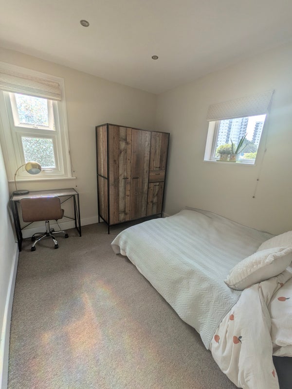 Room Brouncker Road in Greater London