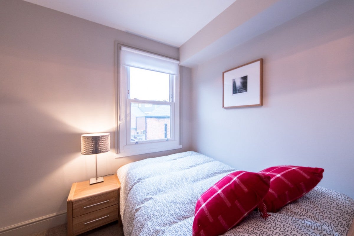 Room Caversham Road in Reading