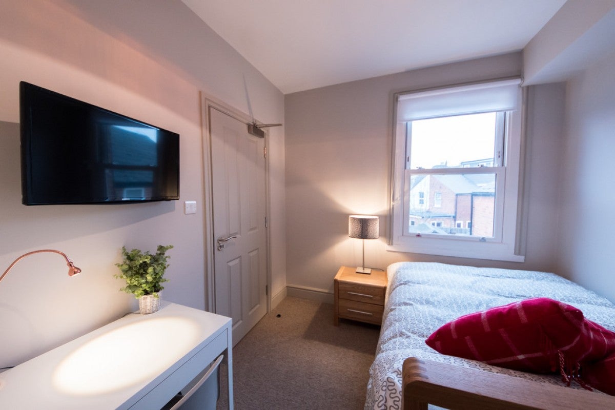 Room Caversham Road in Reading