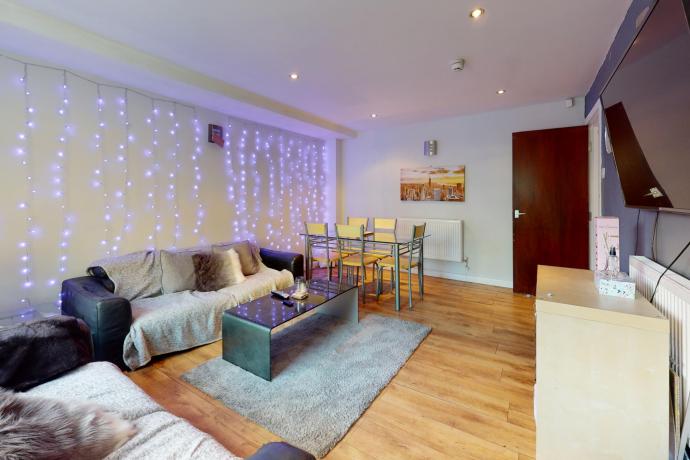 Flat Otley Road in Leeds