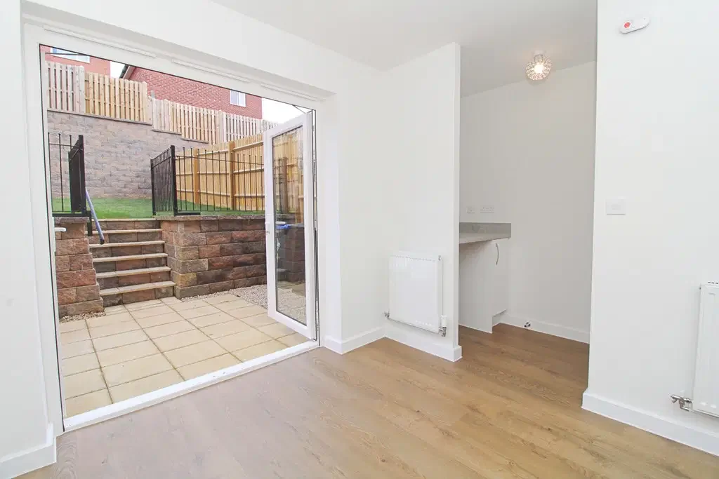 House Shamrock Close in Rugby