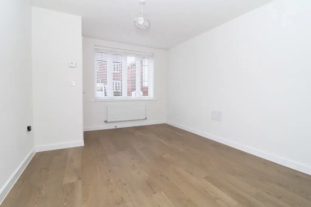 House Shamrock Close in Rugby