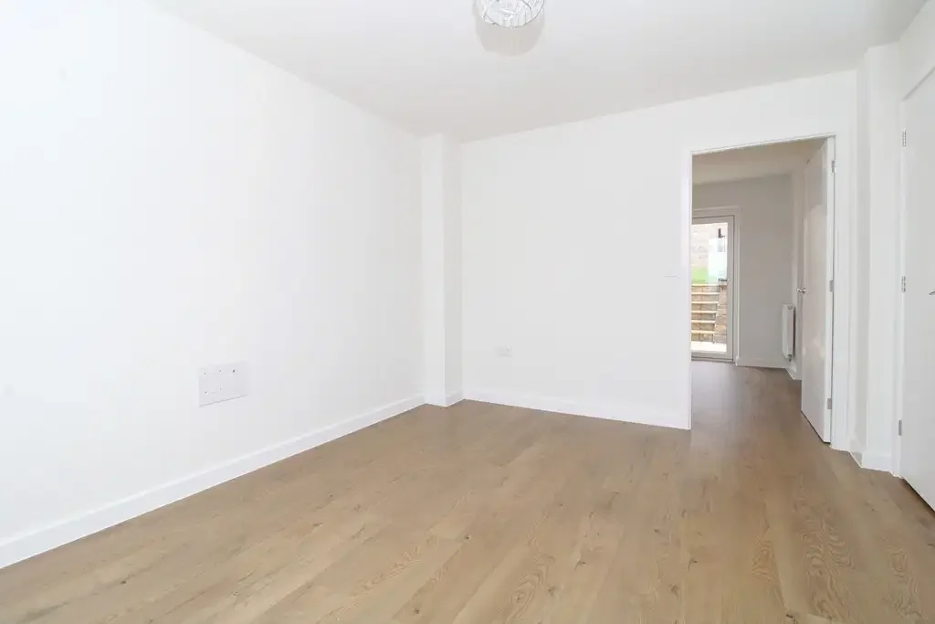 House Shamrock Close in Rugby
