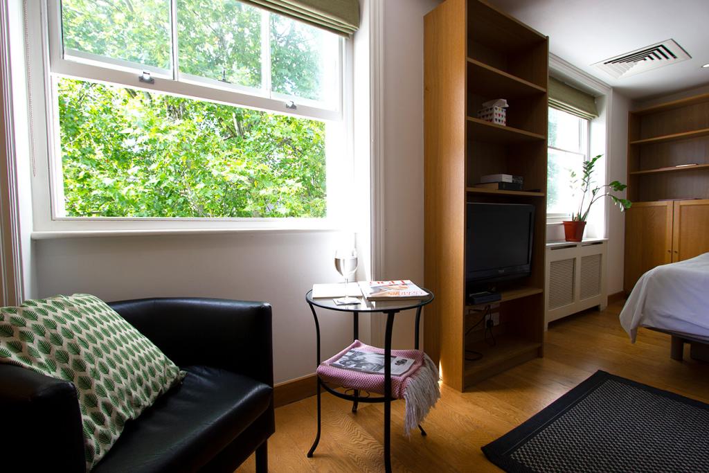 Flat Cartwright Gardens in Greater London