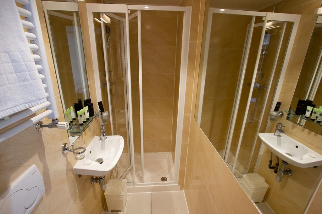 Flat Cartwright Gardens in Greater London