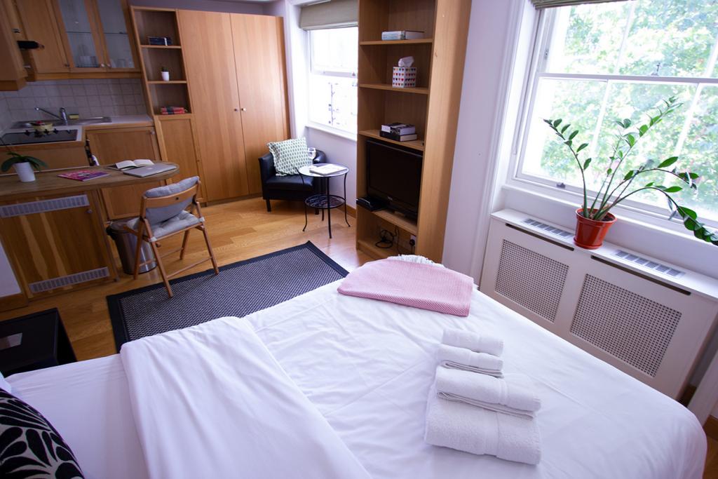 Flat Cartwright Gardens in Greater London