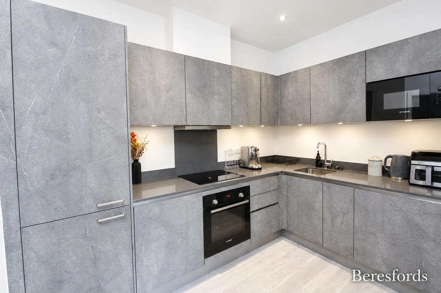 Flat Ashwells Road in Brentwood