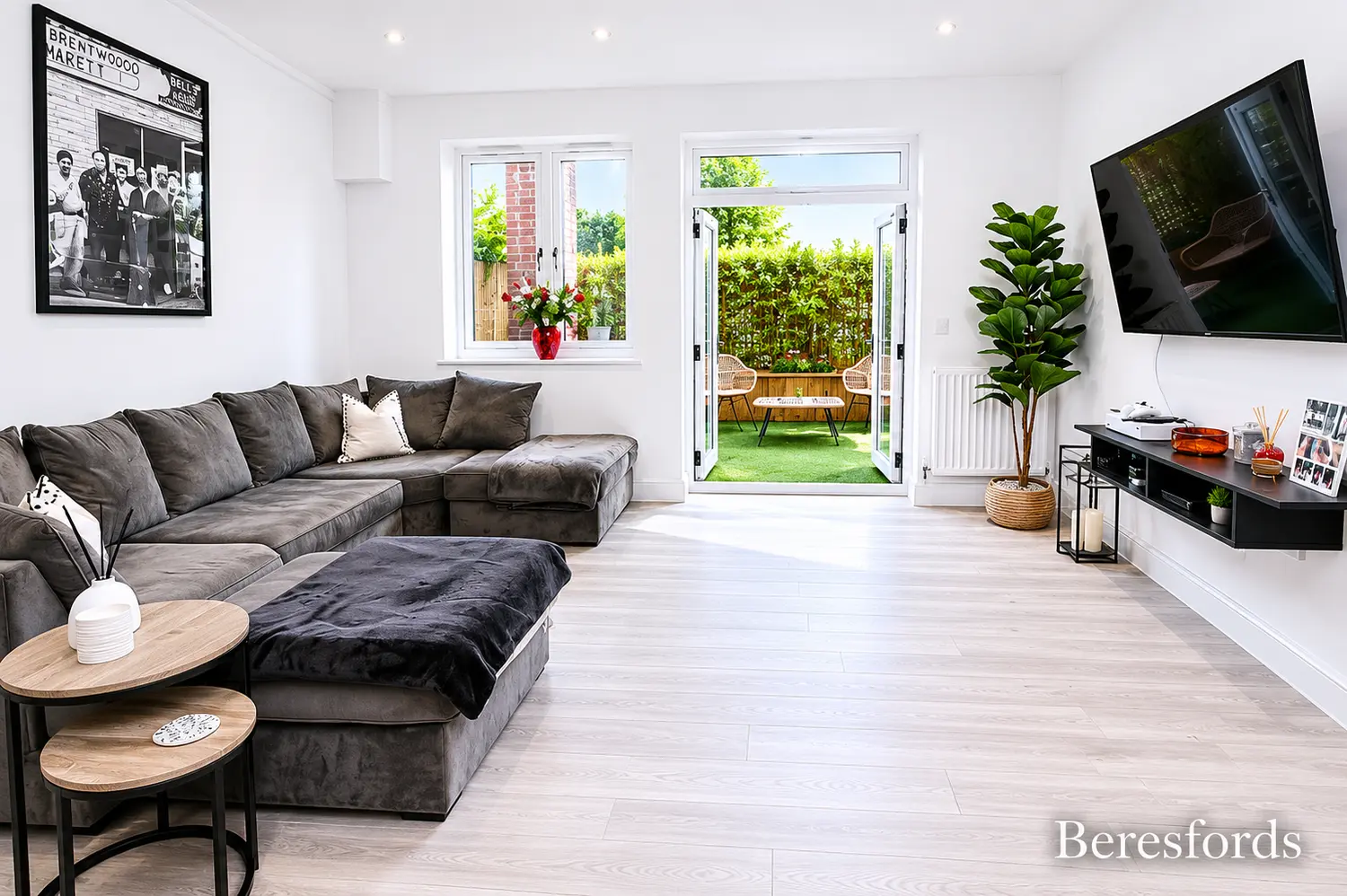 Flat Ashwells Road in Brentwood