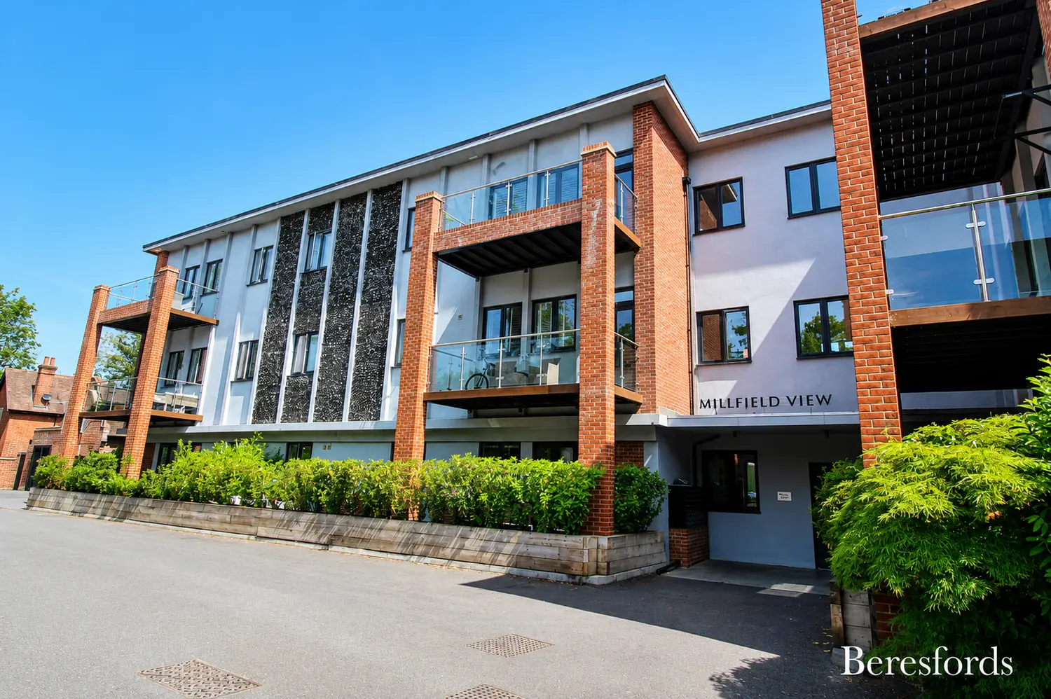 Flat Ashwells Road in Brentwood