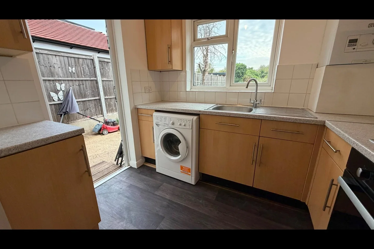 Flat Medway Gardens in Greater London