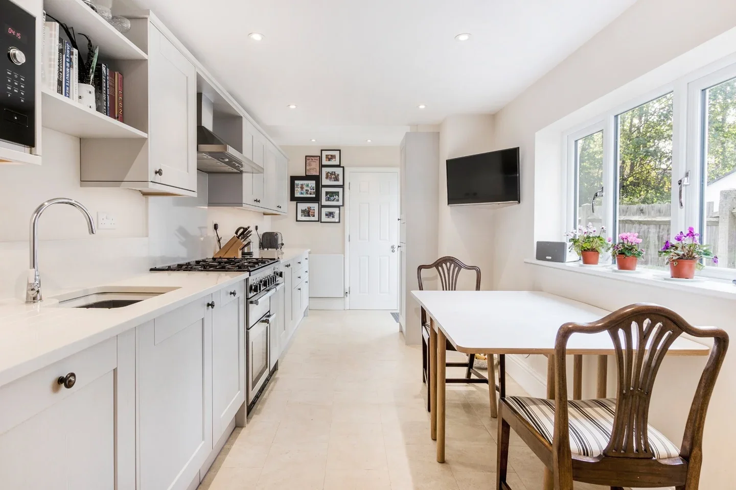 House Chestnut Grove in Greater London