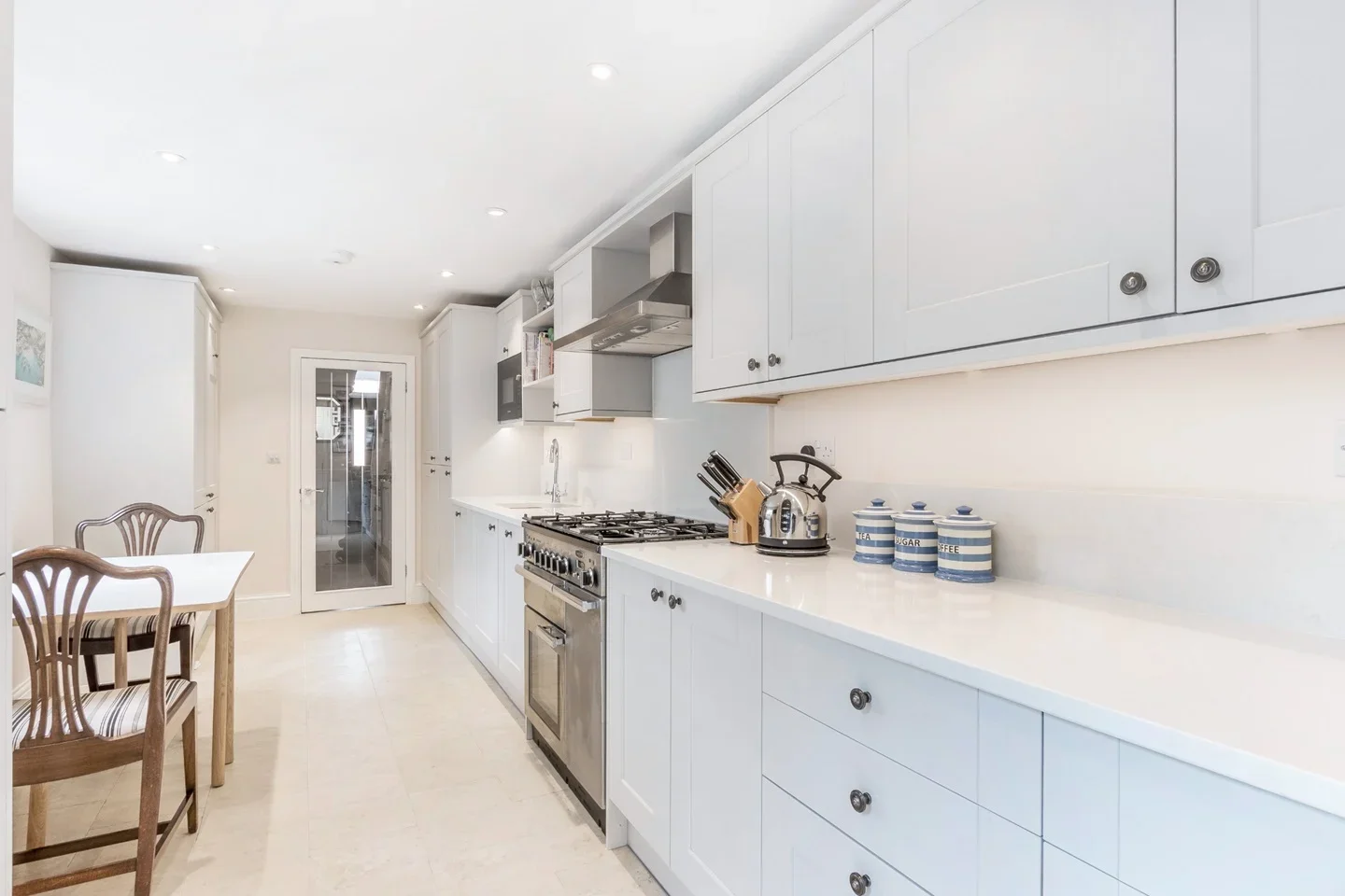 House Chestnut Grove in Greater London
