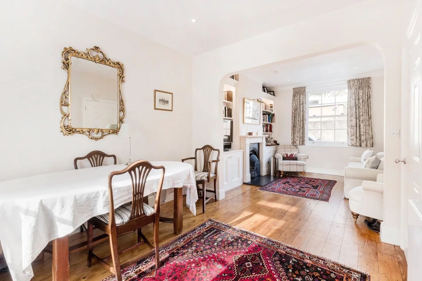 House Chestnut Grove in Greater London