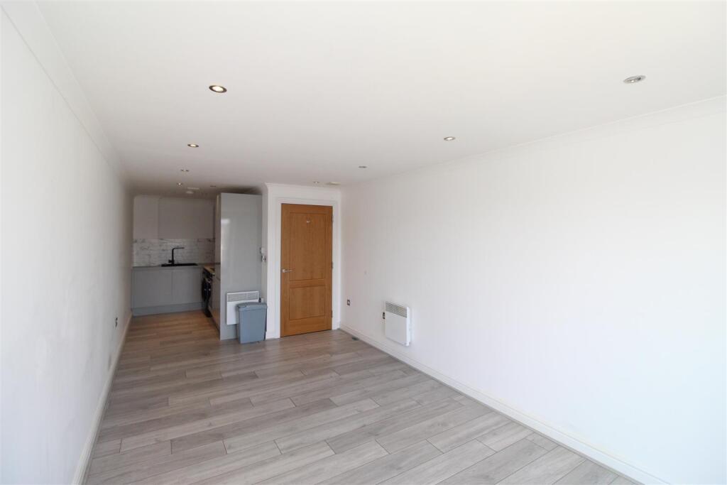 Flat Heathwood Road in Cardiff