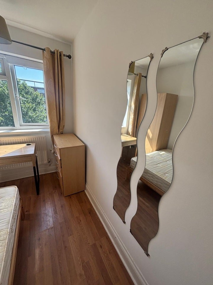 Flat Paradise Road in Greater London