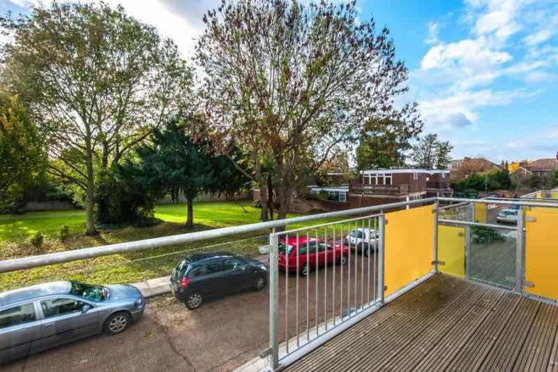 Room Patio Close in Greater London