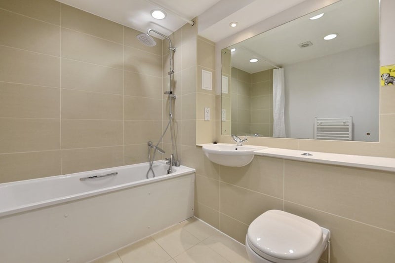 Room Patio Close in Greater London