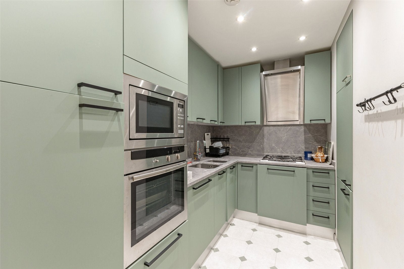 Flat Eaton Place in City of Westminster