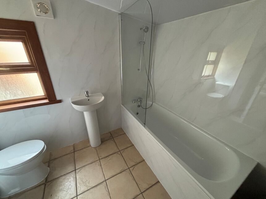 Flat Thorold Road in Greater London