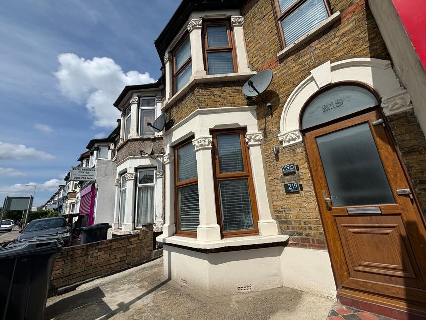 Flat Thorold Road in Greater London