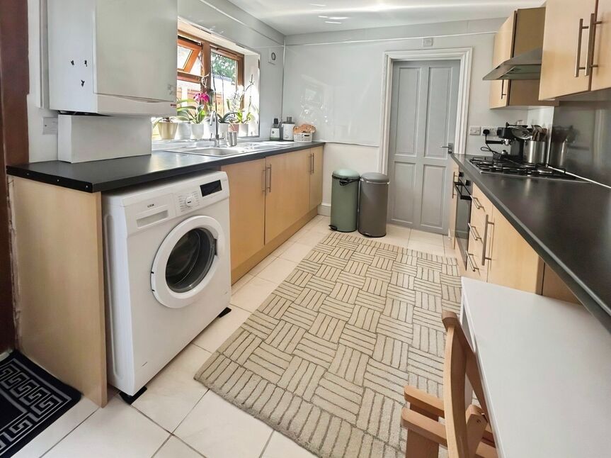Flat Thorold Road in Greater London