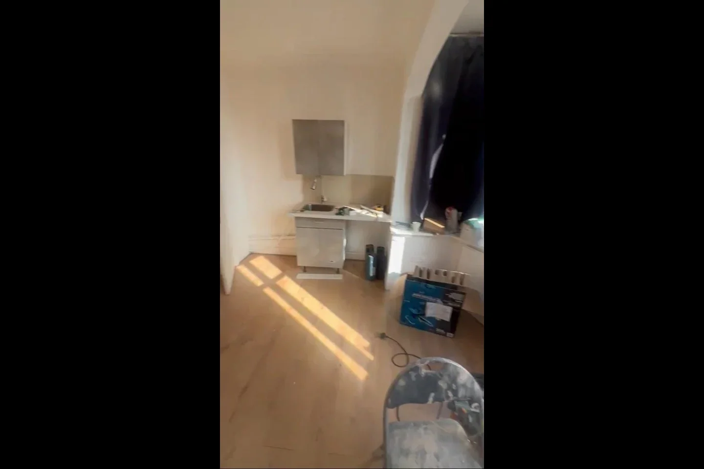Flat Cleveley Crescent in Greater London