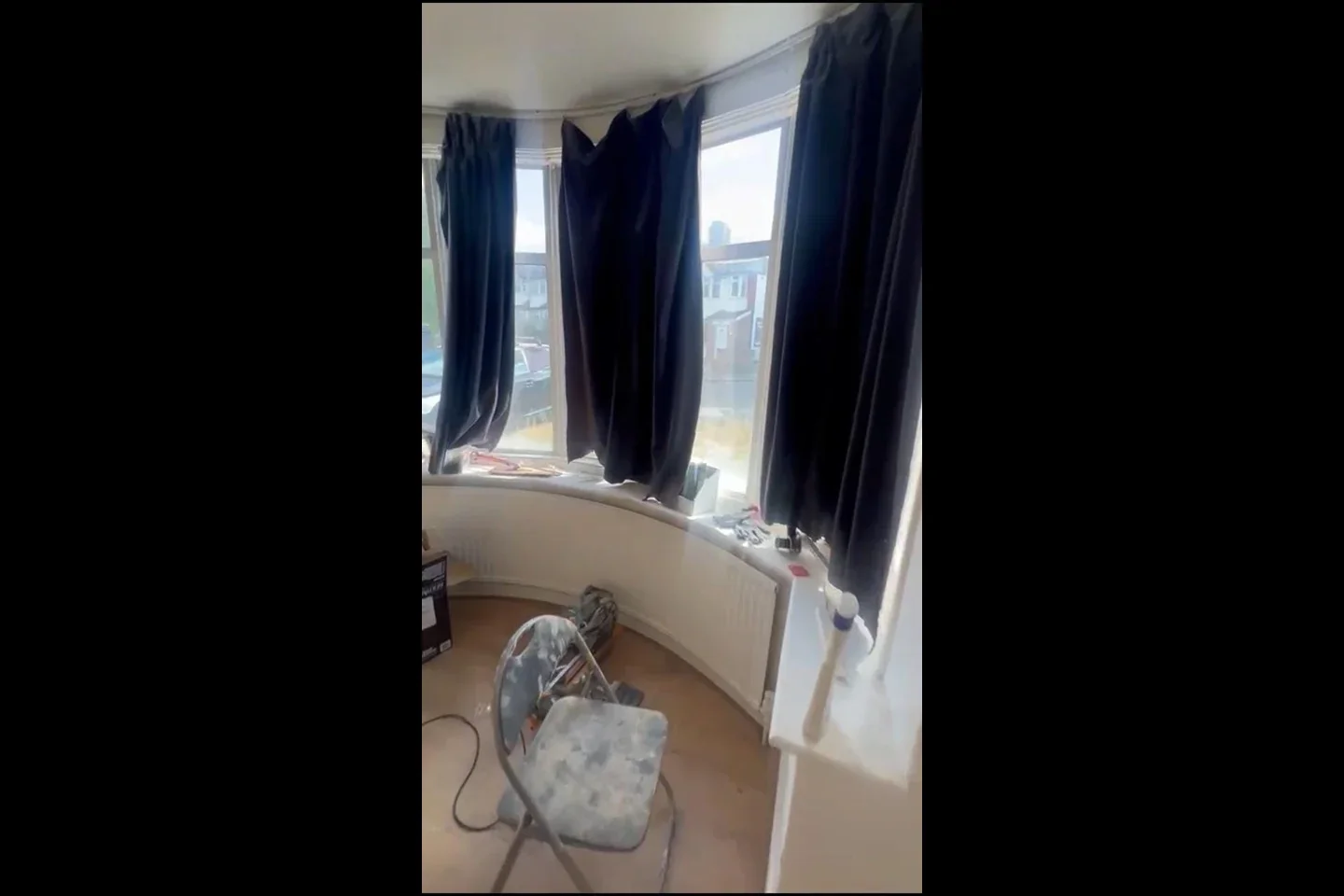 Flat Cleveley Crescent in Greater London
