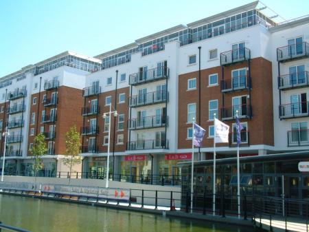 Flat Gunwharf Road in Portsmouth