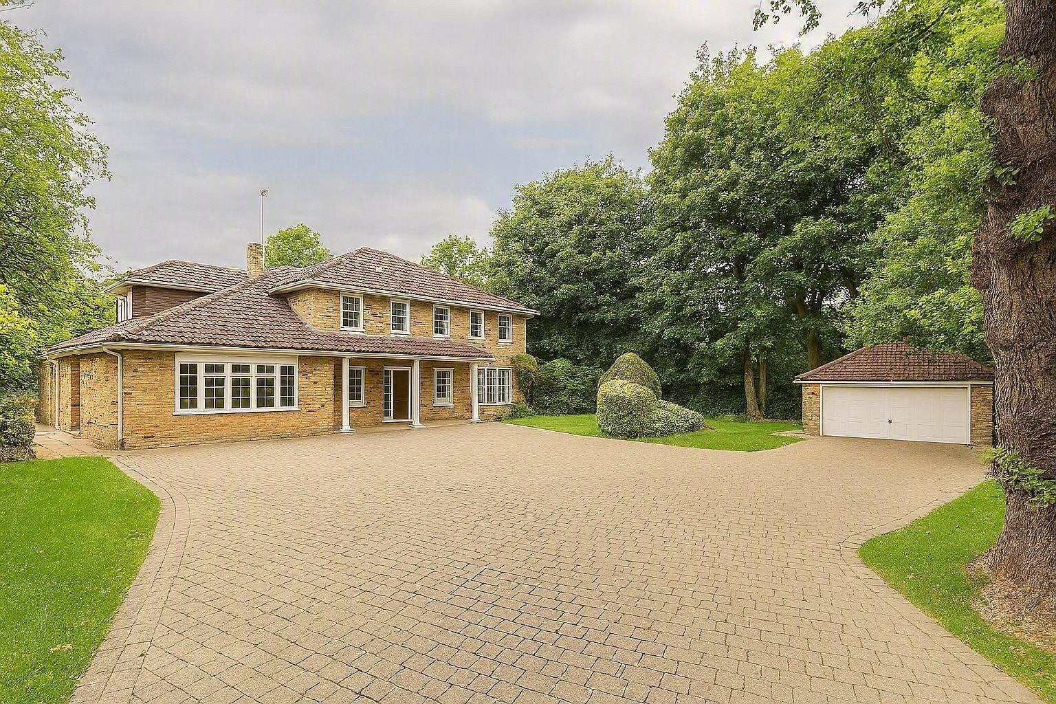 House Old Avenue in Woking