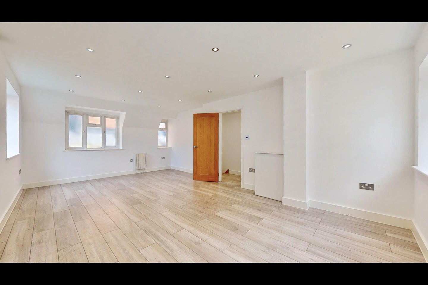 Flat Golders Green Road in Greater London