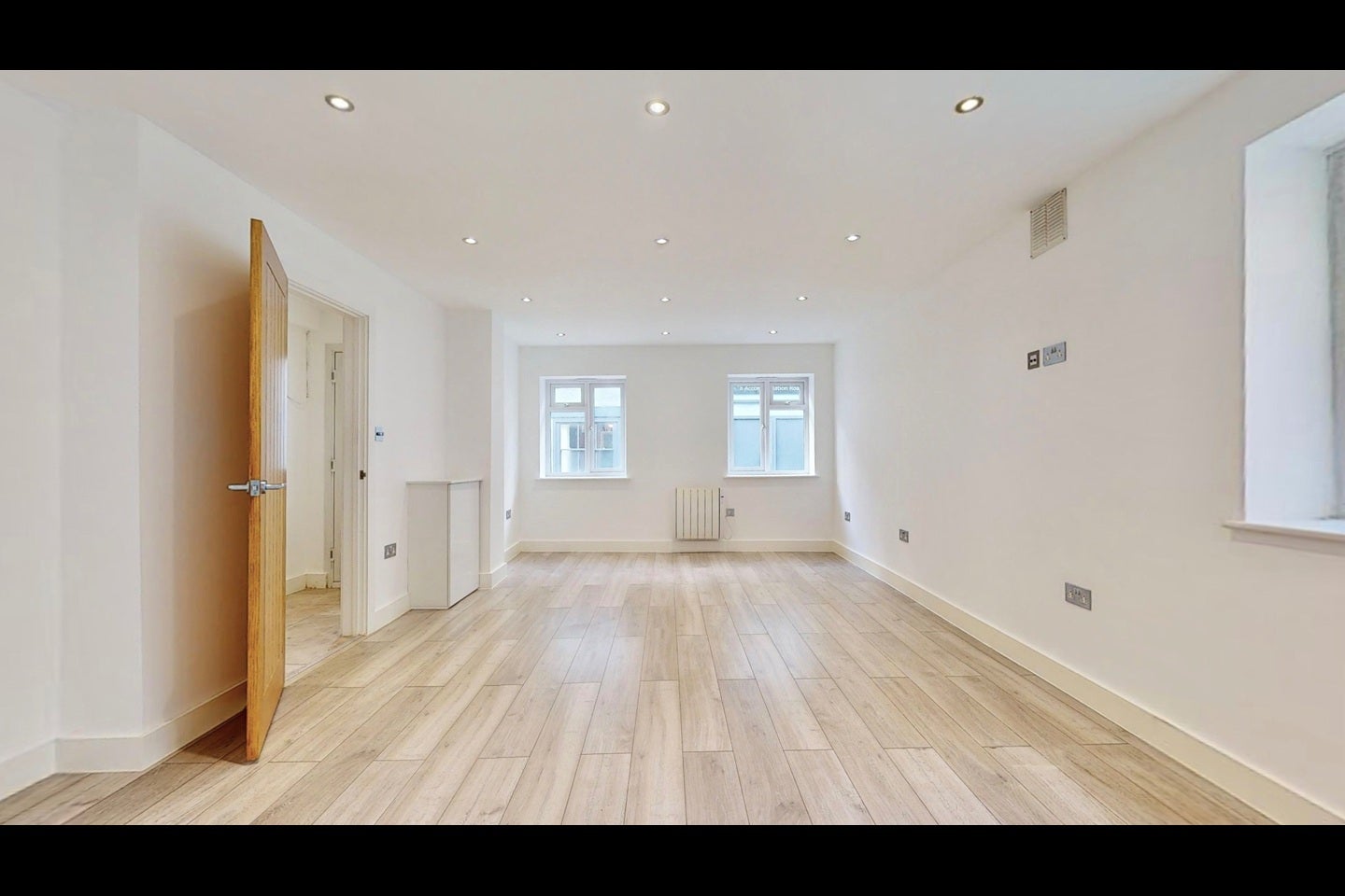 Flat Golders Green Road in Greater London