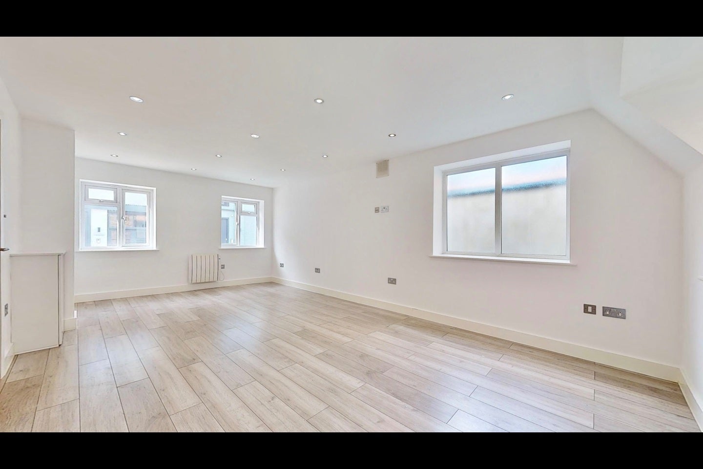 Flat Golders Green Road in Greater London