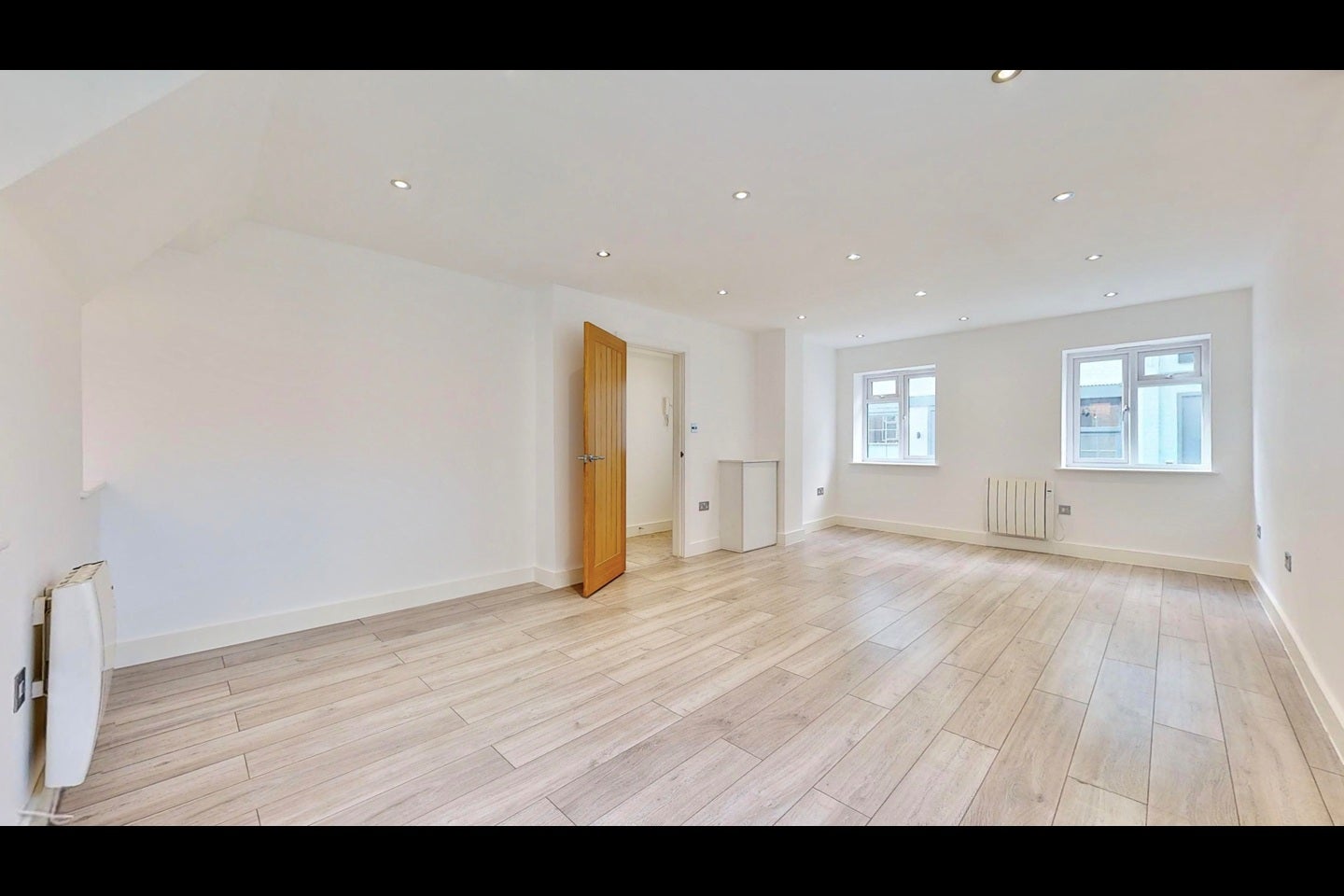 Flat Golders Green Road in Greater London