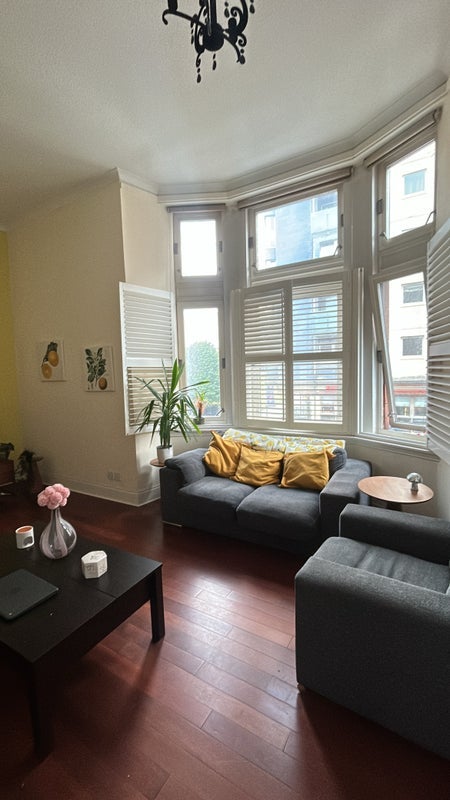 Room Ingram Street in Glasgow