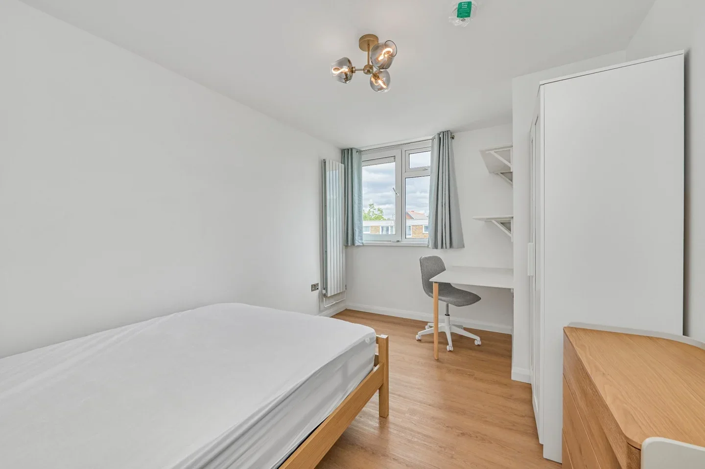 Flat Halsmere Road in Greater London