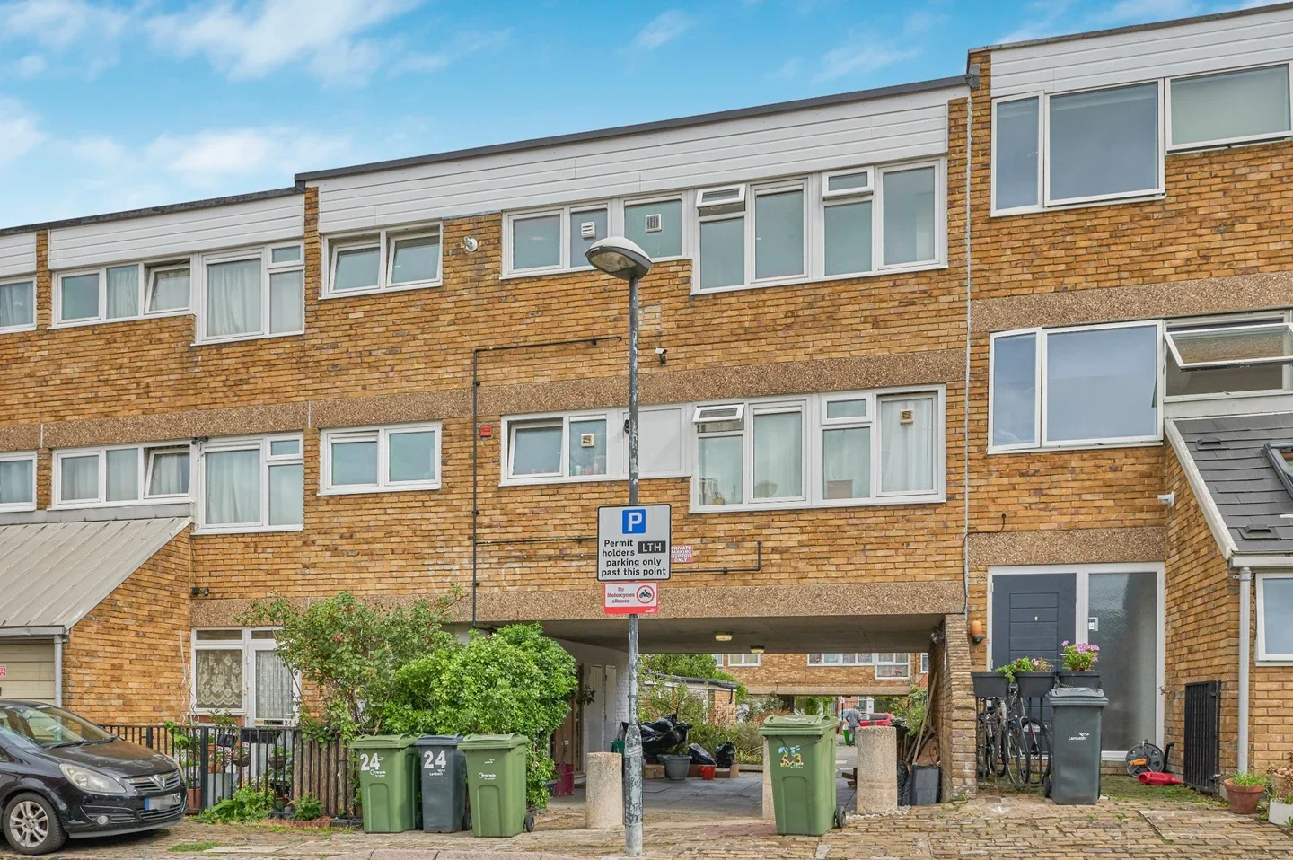 Flat Halsmere Road in Greater London