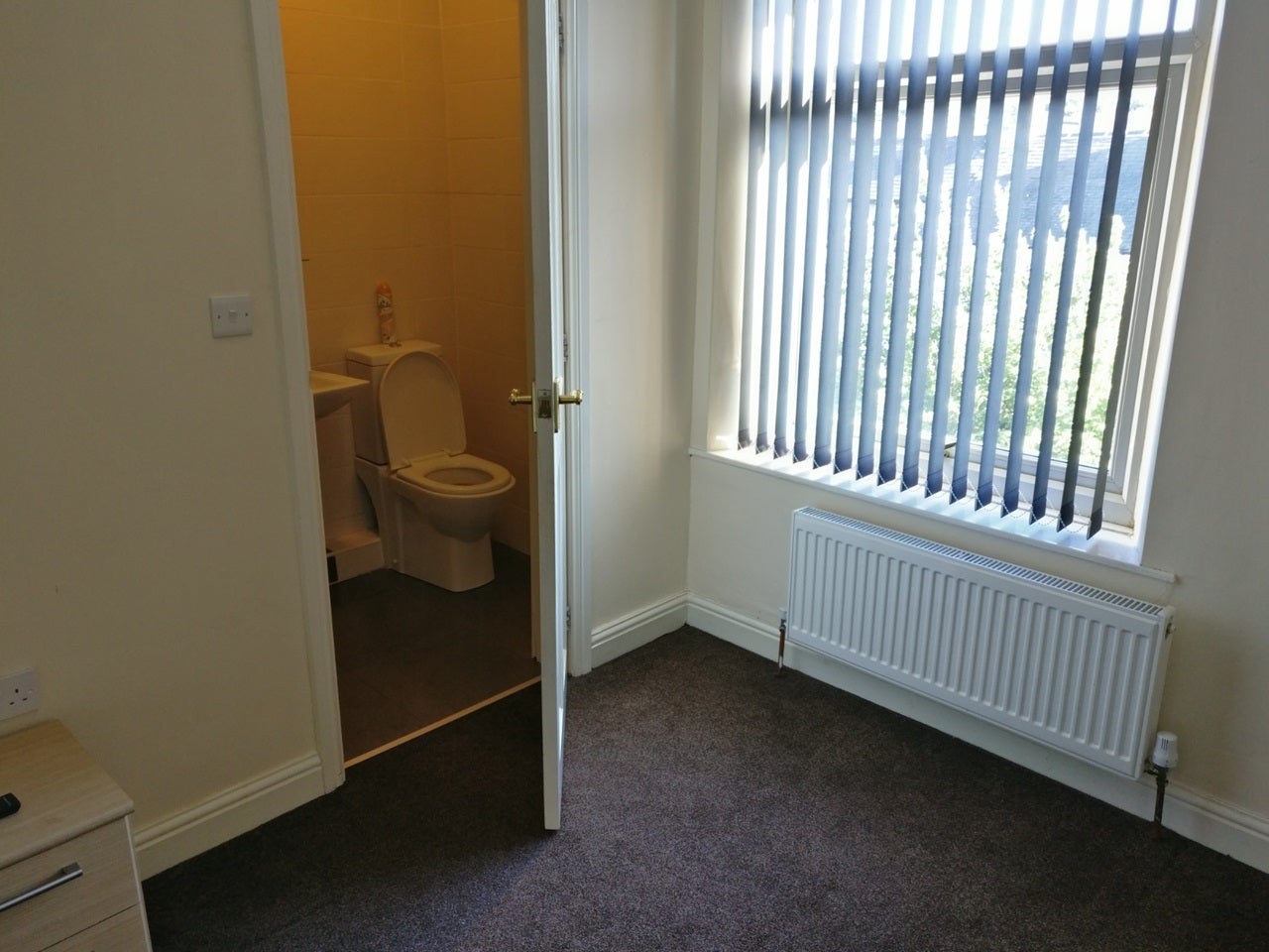 Room Blackhouse Road in Kirklees