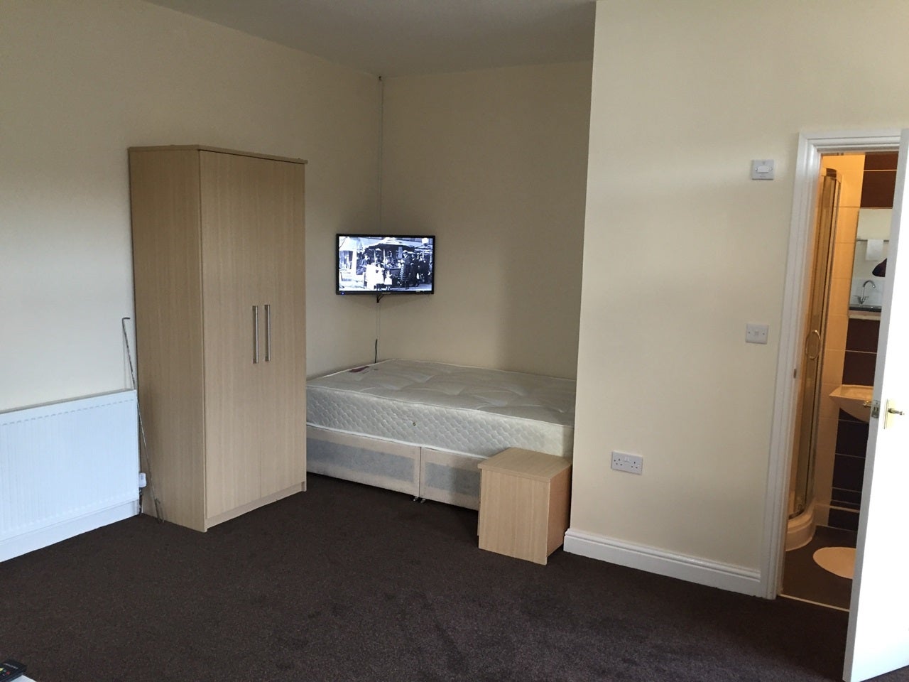 Room Blackhouse Road in Kirklees