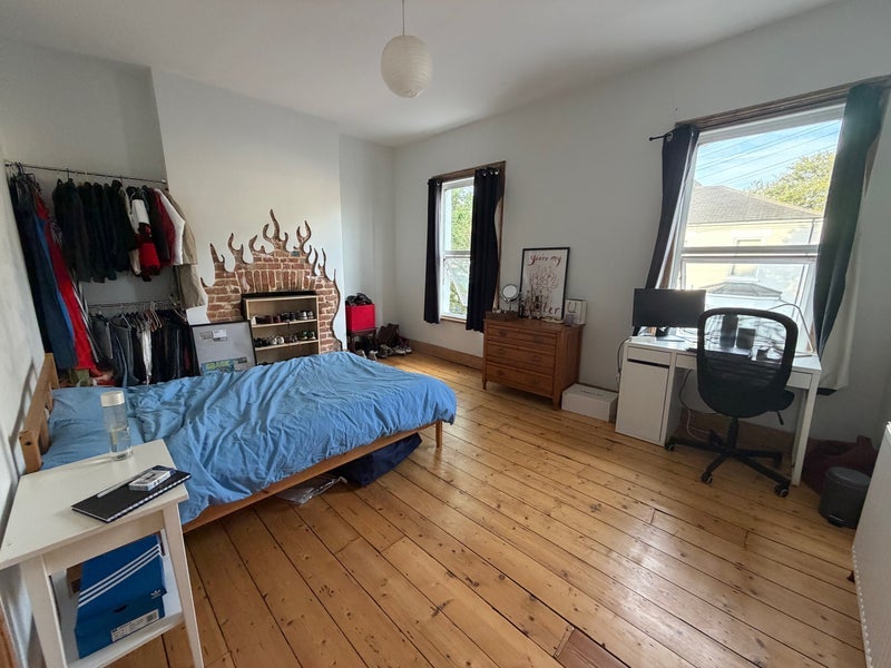 Room Dalberg Road in Greater London