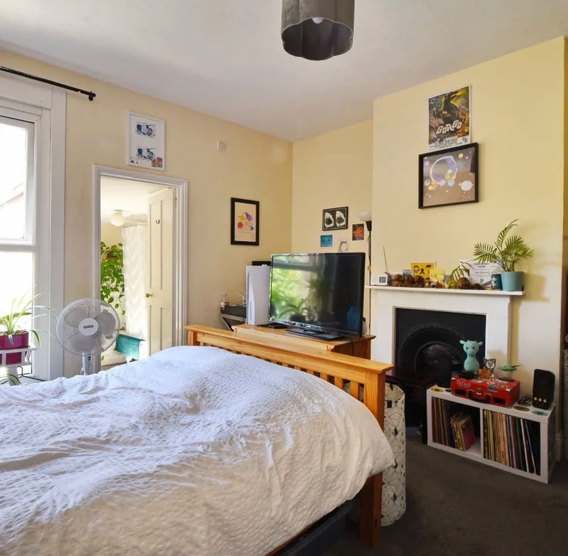 Room Gloucester Road in Bristol