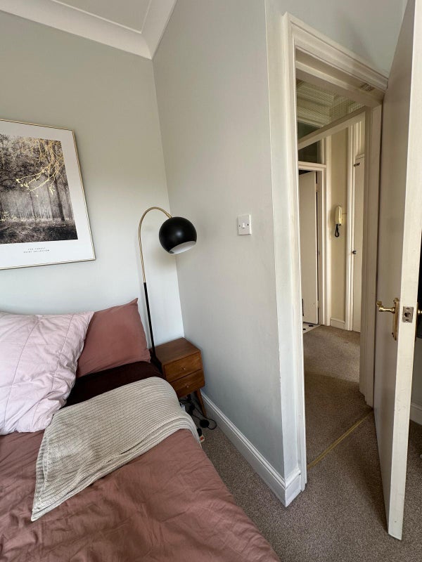 Room Tremadoc Road in Greater London