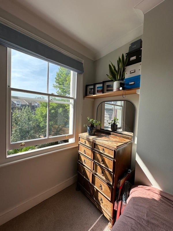 Room Tremadoc Road in Greater London