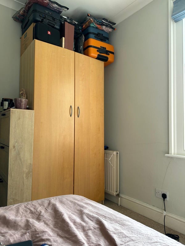 Room Tremadoc Road in Greater London