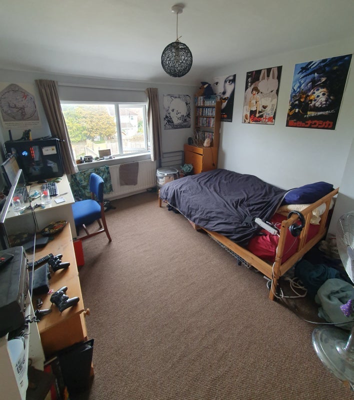 Room Broomhill Road in Bristol