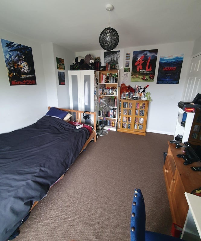 Room Broomhill Road in Bristol