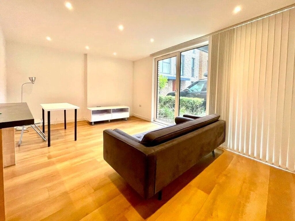 Flat Ashton Reach in Greater London