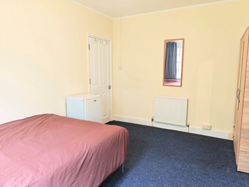 Room Fitzneal Street in Greater London