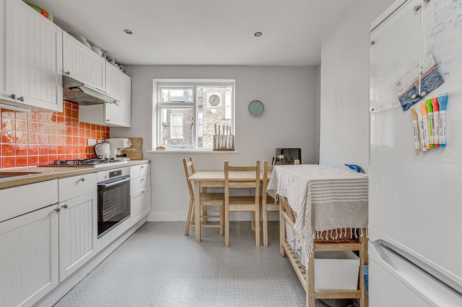 Flat Sugden Road in Greater London