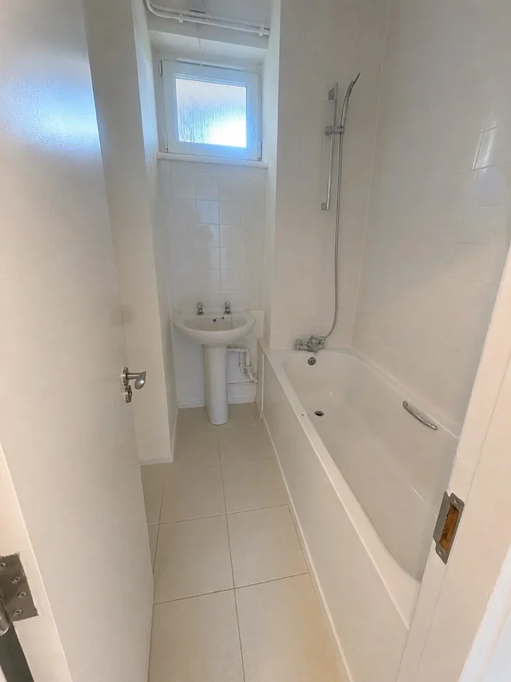 Flat Dod Street in Greater London