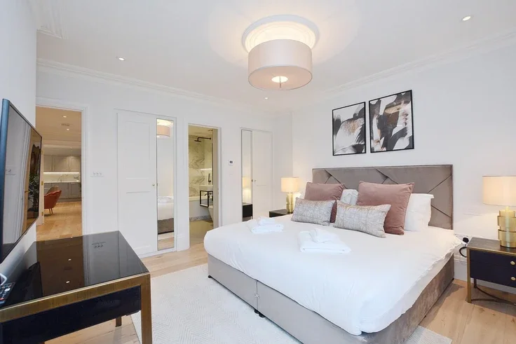Flat Queensberry Place in Greater London